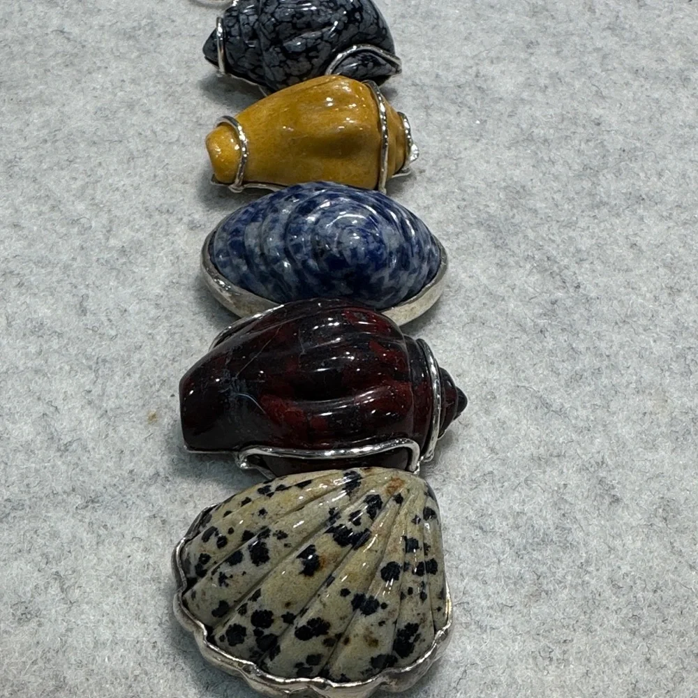 Multicolor Shell Bracelet - Picture 2 of 3